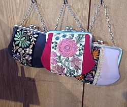 インド刺繍リボンのチェーン付きがま口 /soramomo